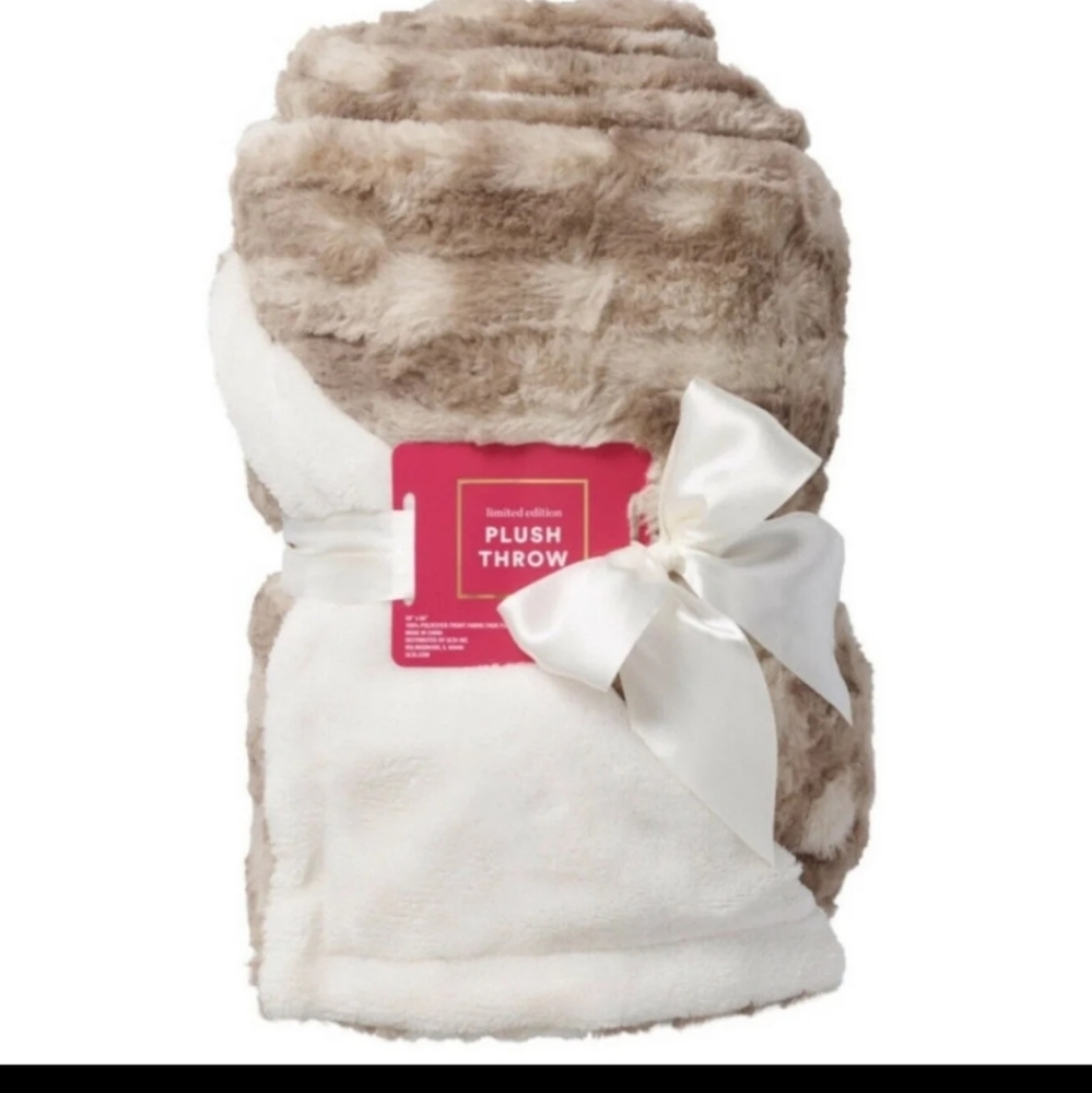 Ulta plush throw